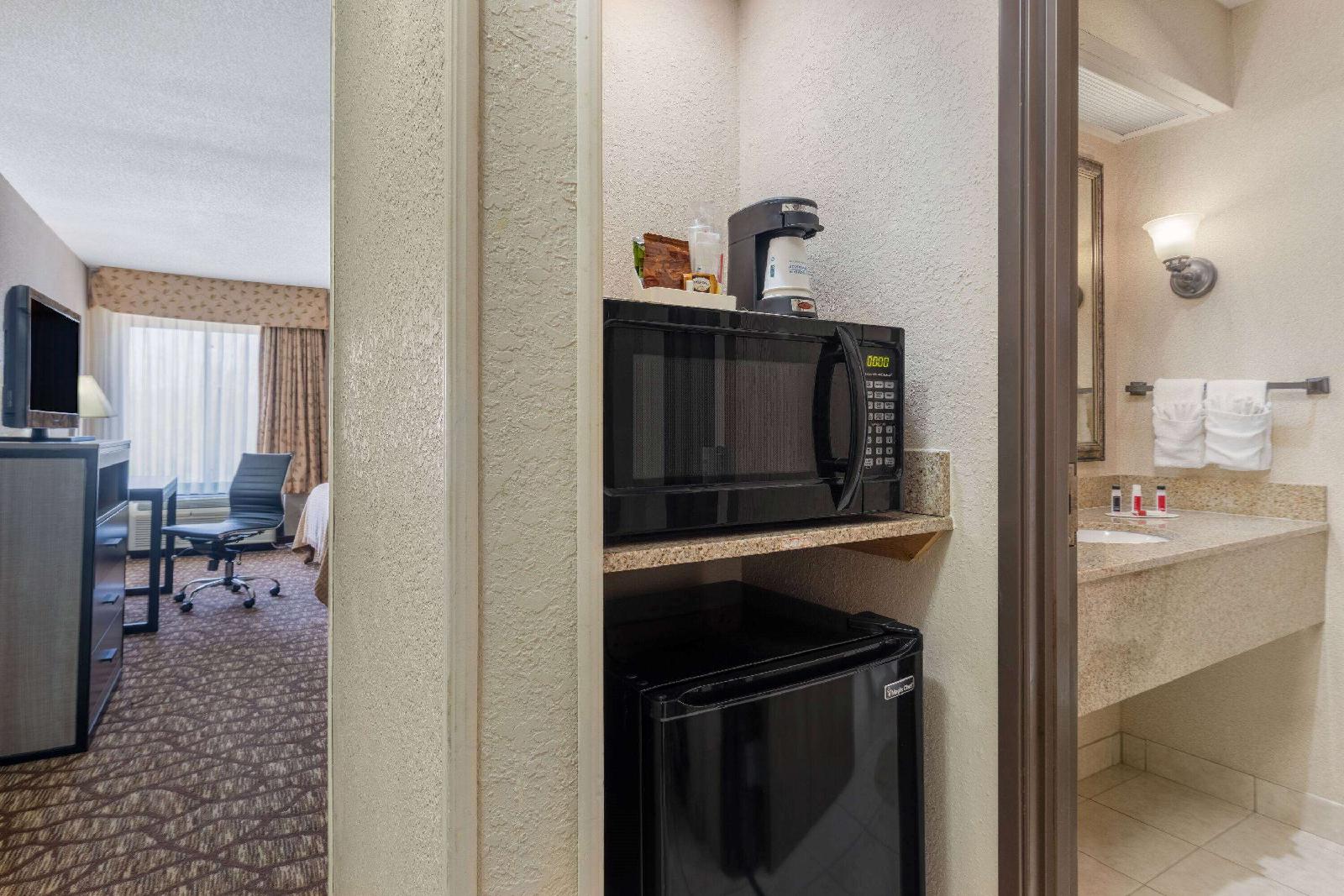 Baymont Inn & Suites Lawrence