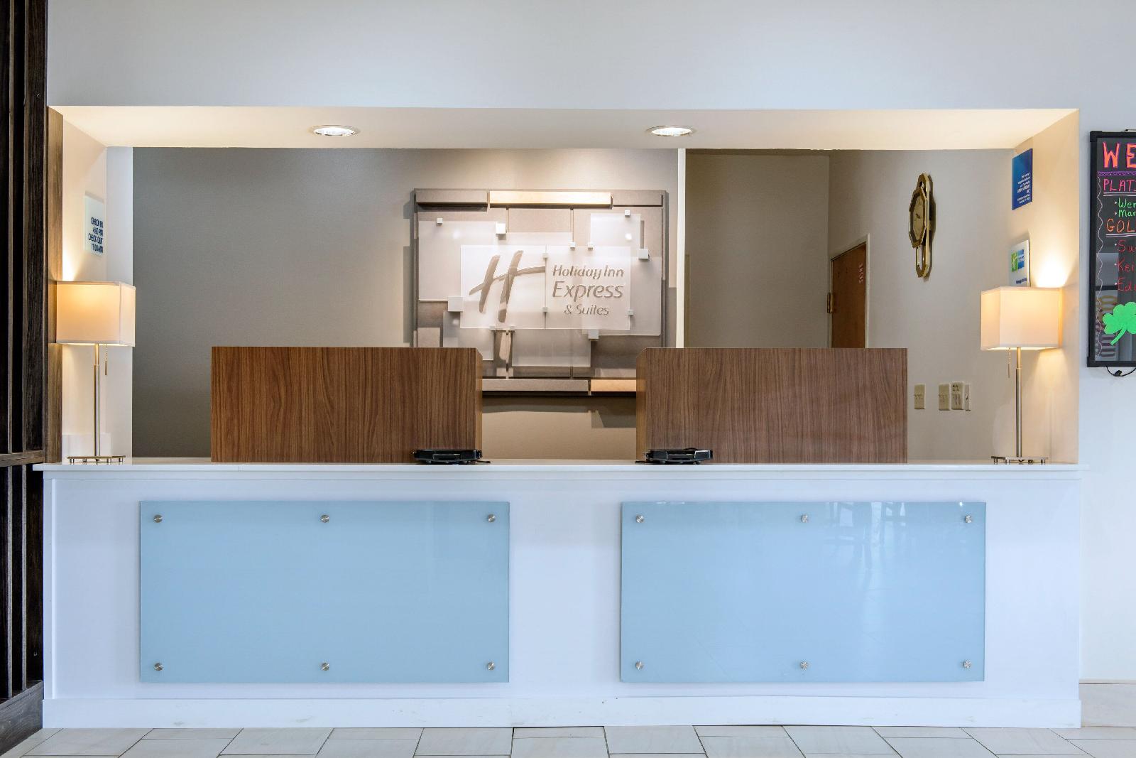 Holiday Inn Express & Suites Harrison