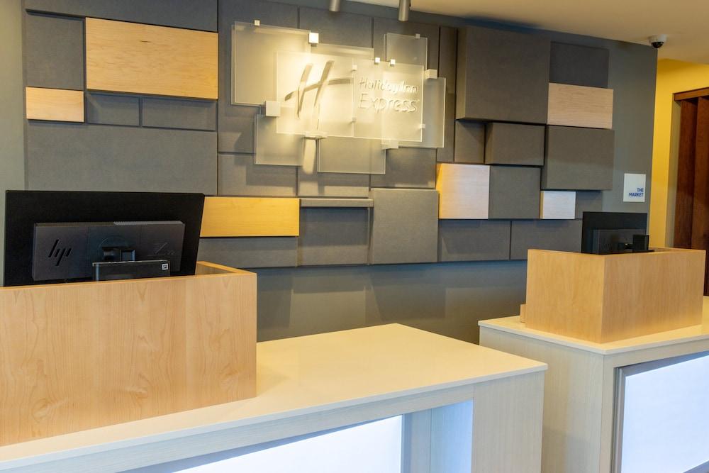 Holiday Inn Express Anaheim West