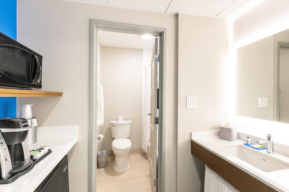 Holiday Inn Express Anaheim West