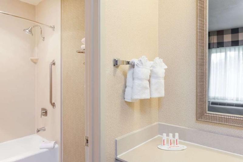 Holiday Inn Express Anaheim West