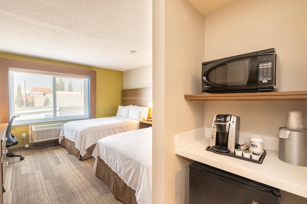 Holiday Inn Express Anaheim West
