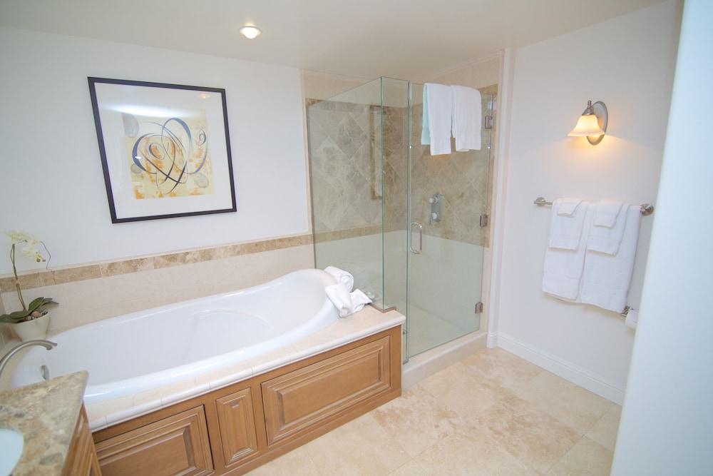 Dolphin Bay Resort & Spa