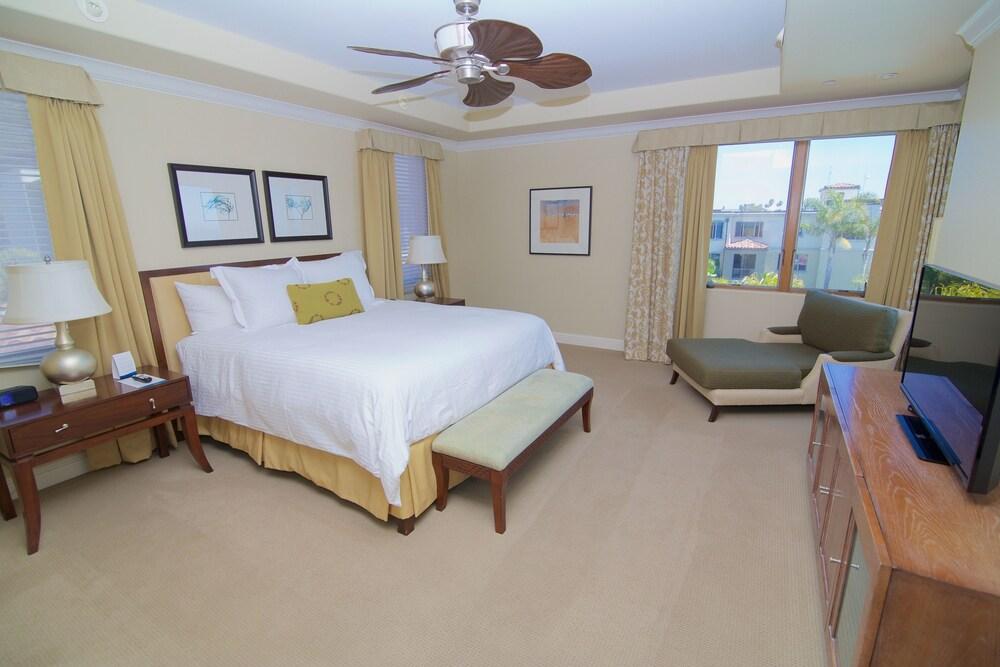 Dolphin Bay Resort & Spa