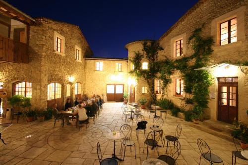 Hotel The Originals Auberge La Plaine