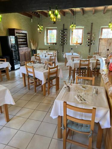 Hotel The Originals Auberge La Plaine