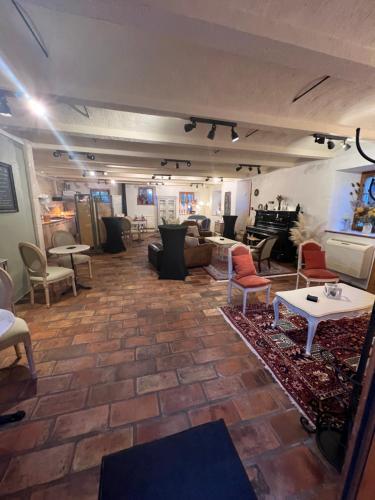 Hotel The Originals Auberge La Plaine