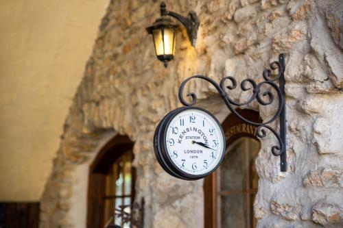 Hotel The Originals Auberge La Plaine