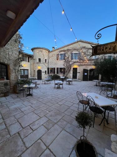 Hotel The Originals Auberge La Plaine