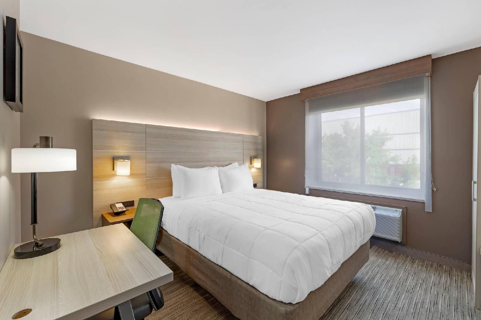 Holiday Inn Express Staten Island West