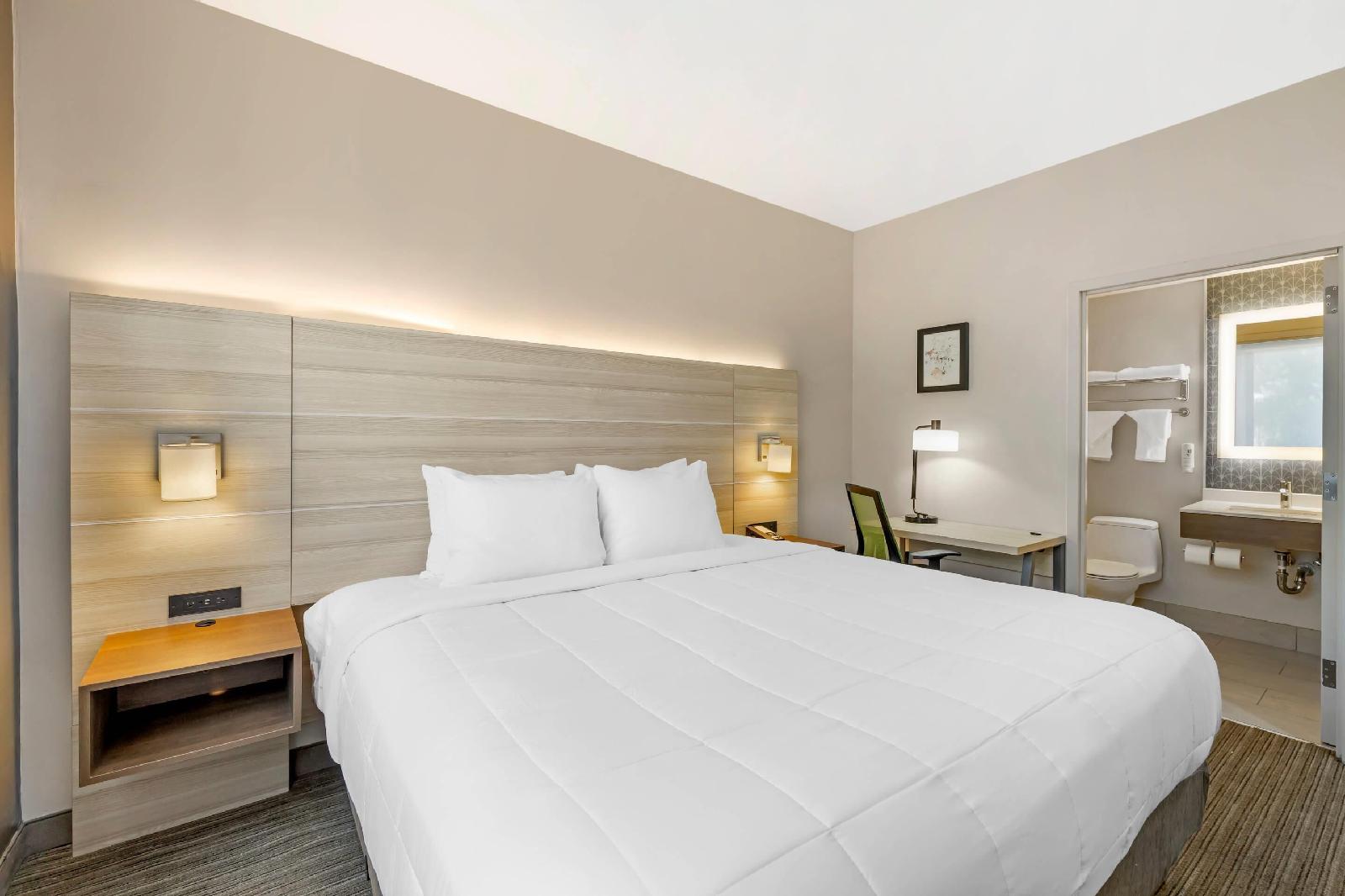 Holiday Inn Express Staten Island West
