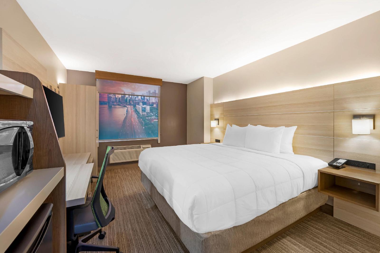 Holiday Inn Express Staten Island West