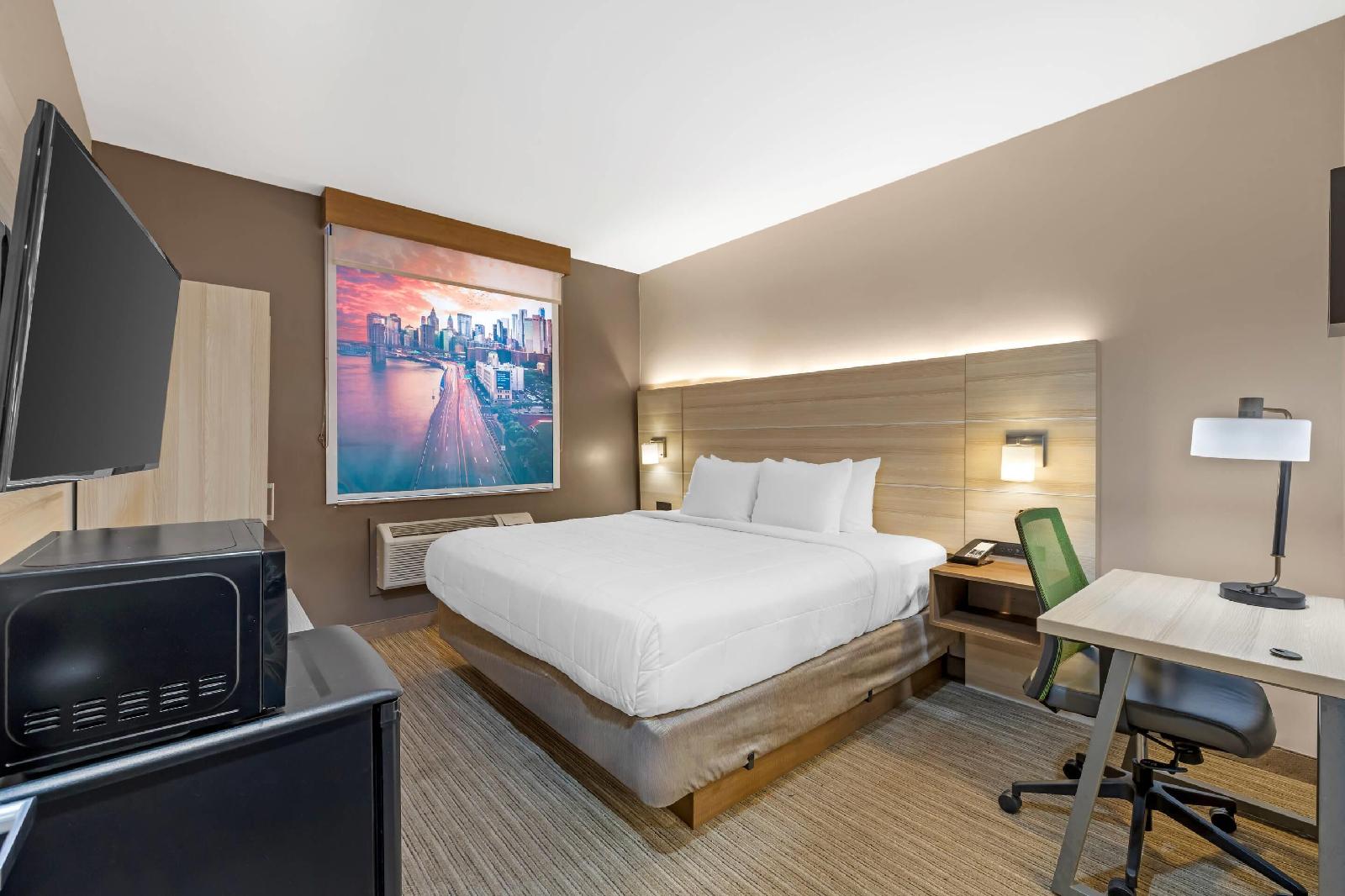 Holiday Inn Express Staten Island West