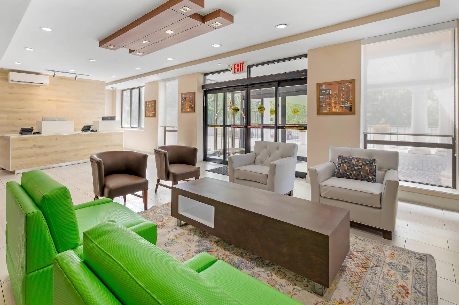 Holiday Inn Express Staten Island West