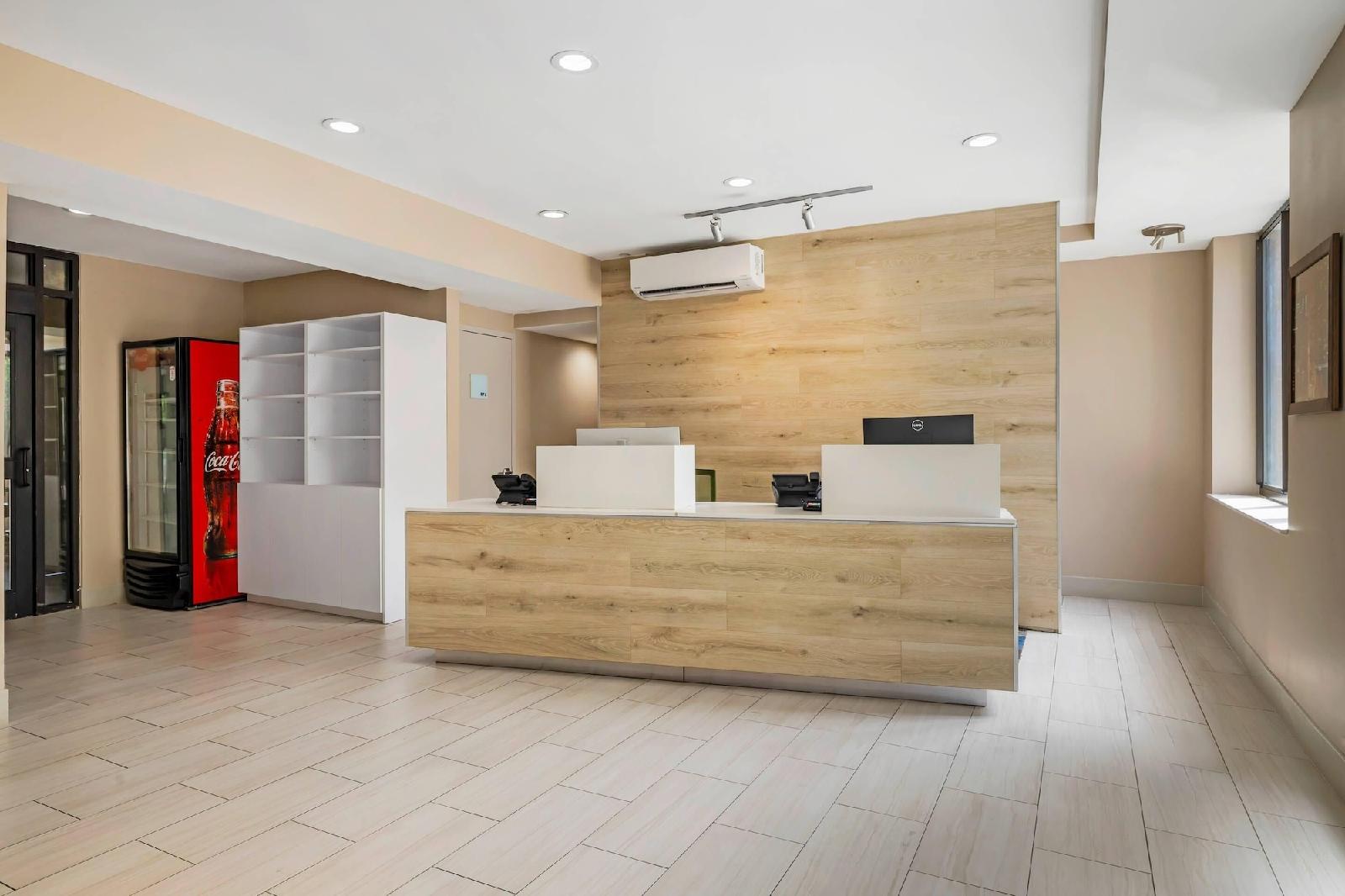 Holiday Inn Express Staten Island West