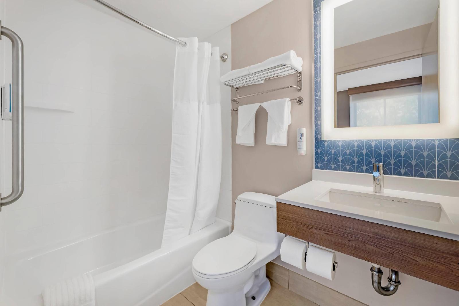 Holiday Inn Express Staten Island West