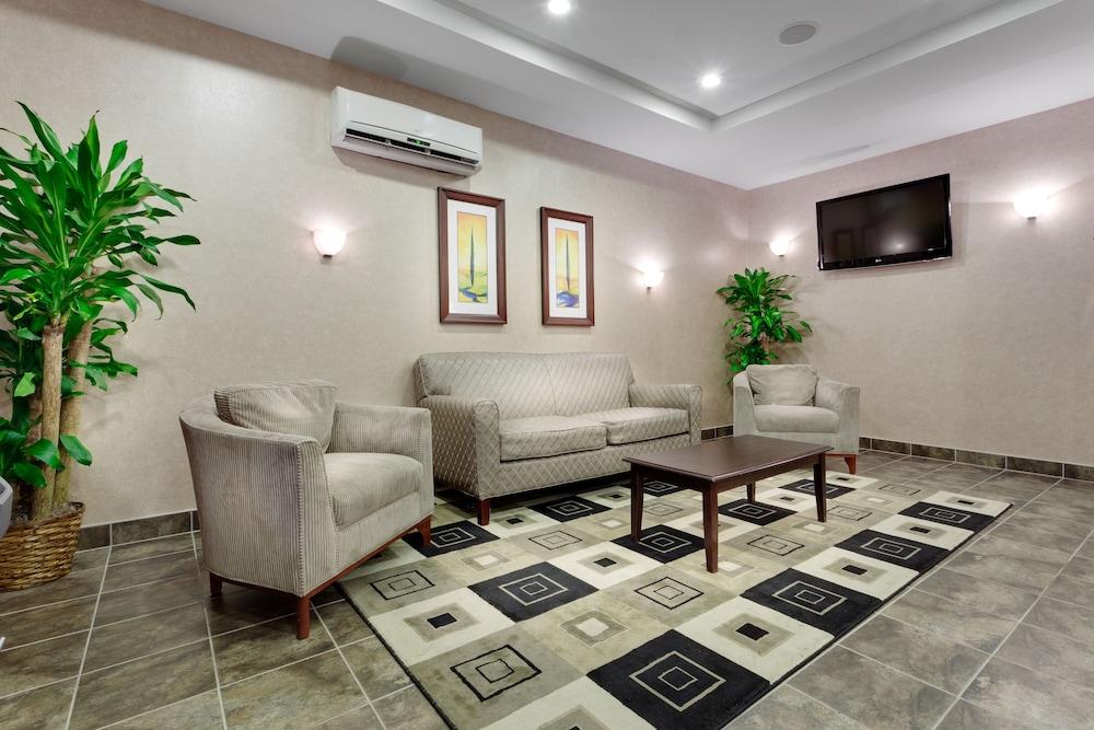 Holiday Inn Express Staten Island West