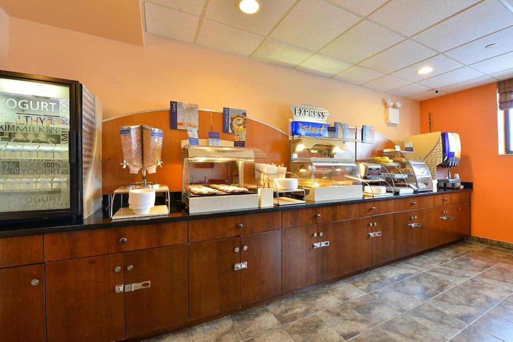 Holiday Inn Express Staten Island West