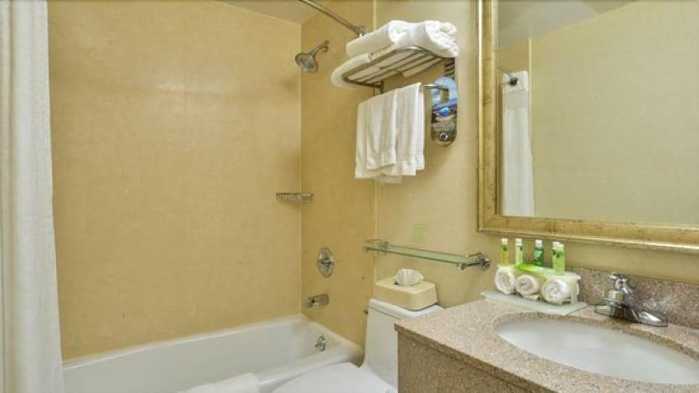 Holiday Inn Express Staten Island West