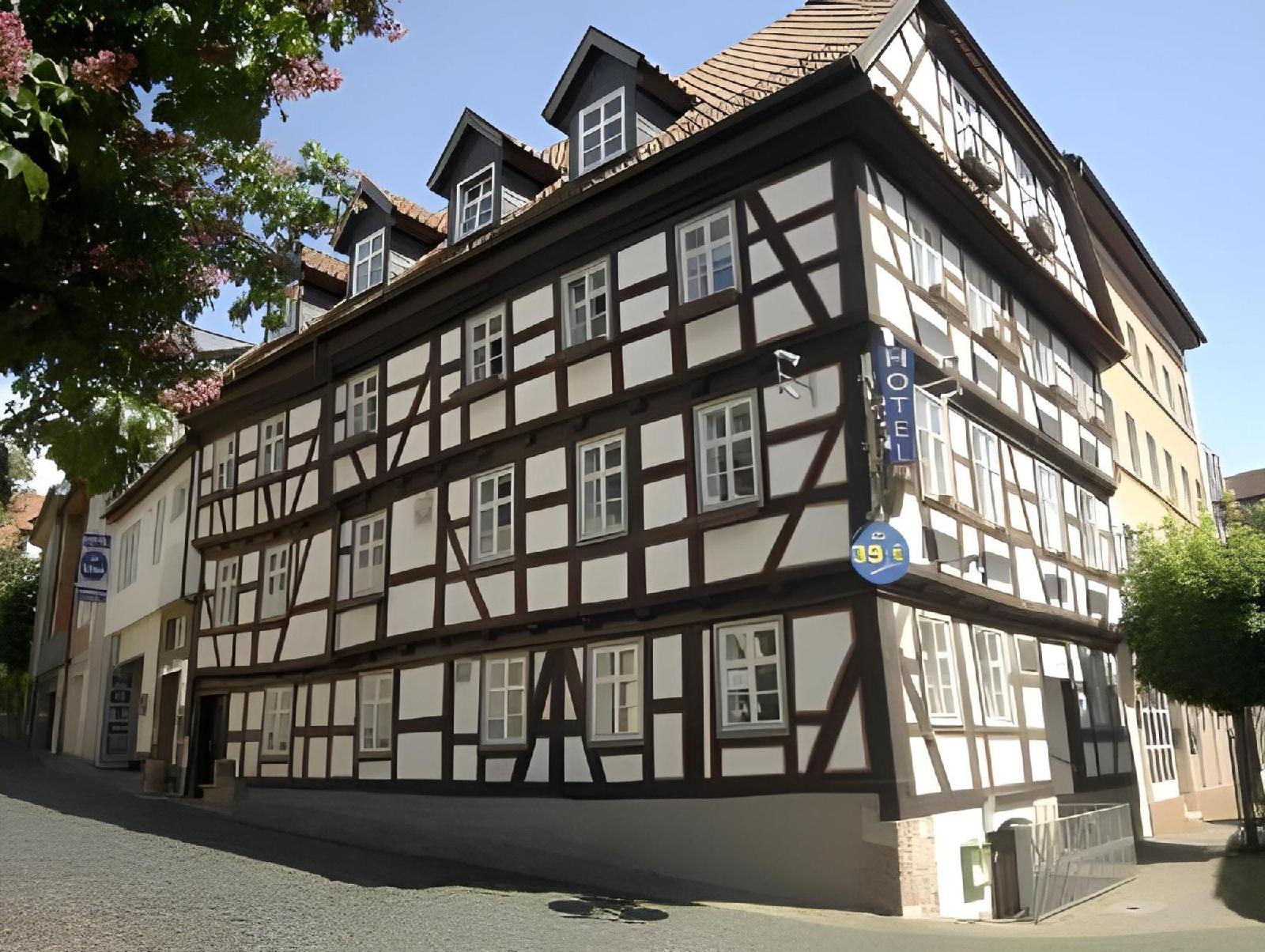 Am Schloss