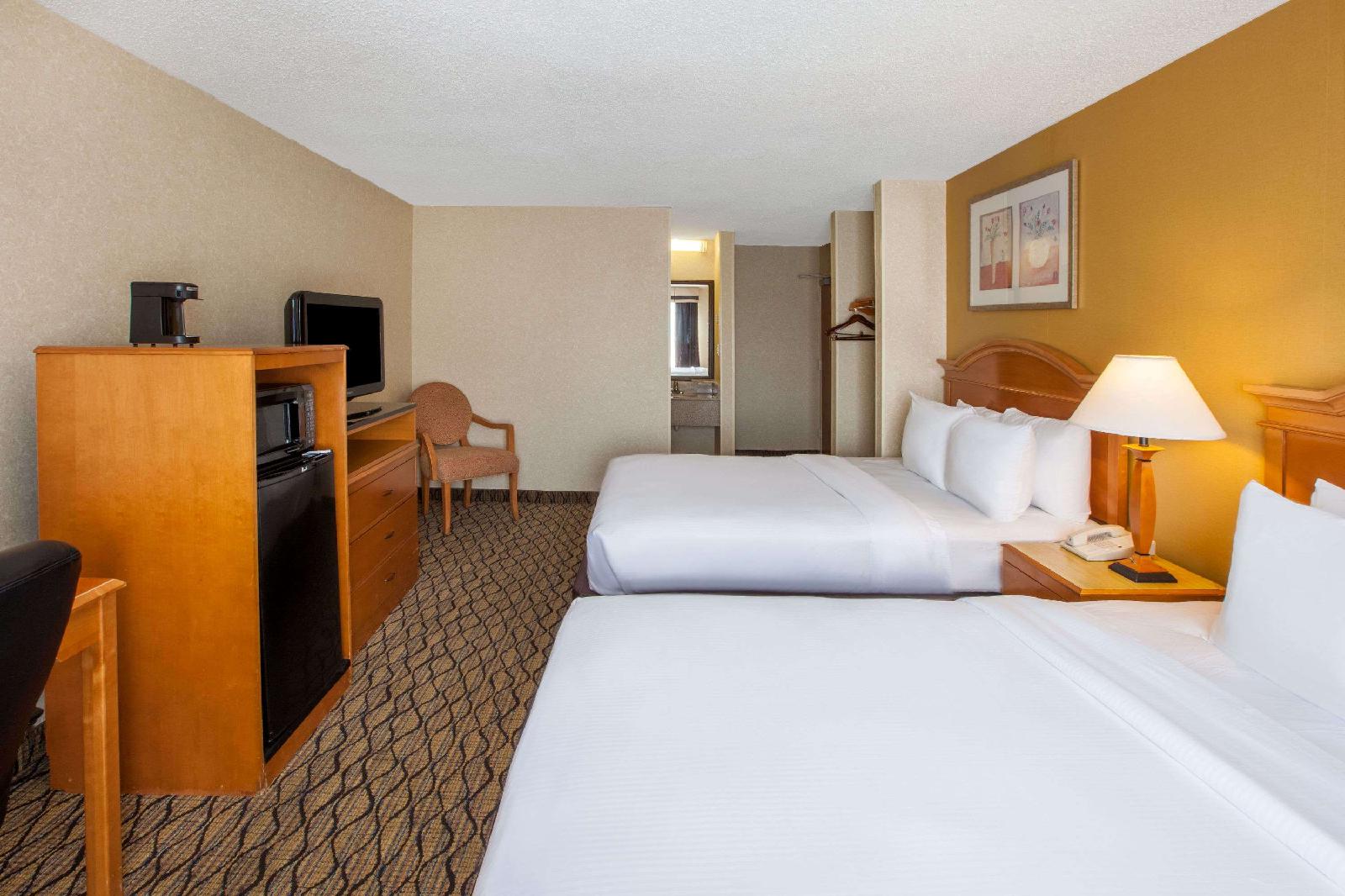 Baymont Inn & Suites Canton