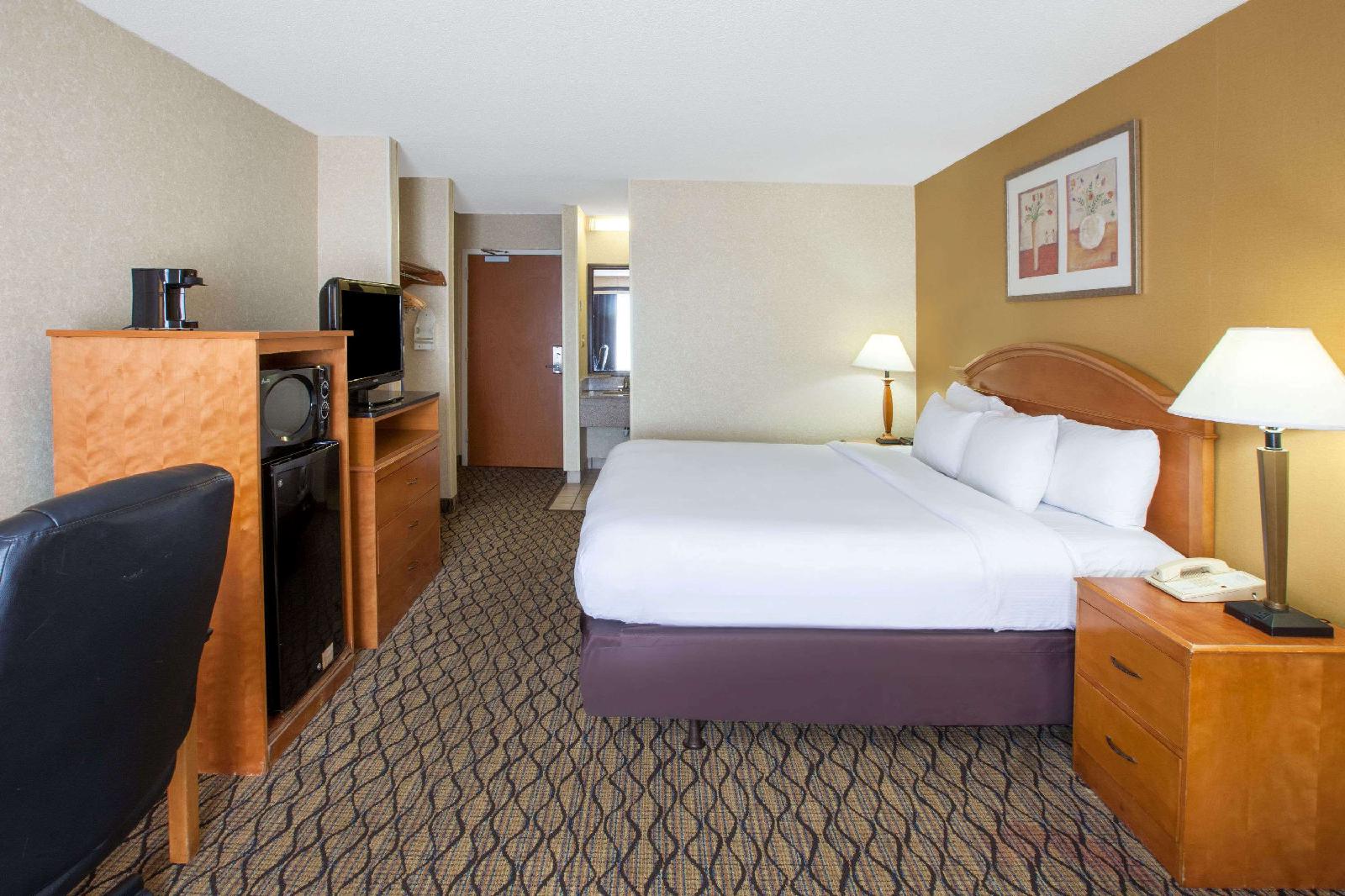 Baymont Inn & Suites Canton