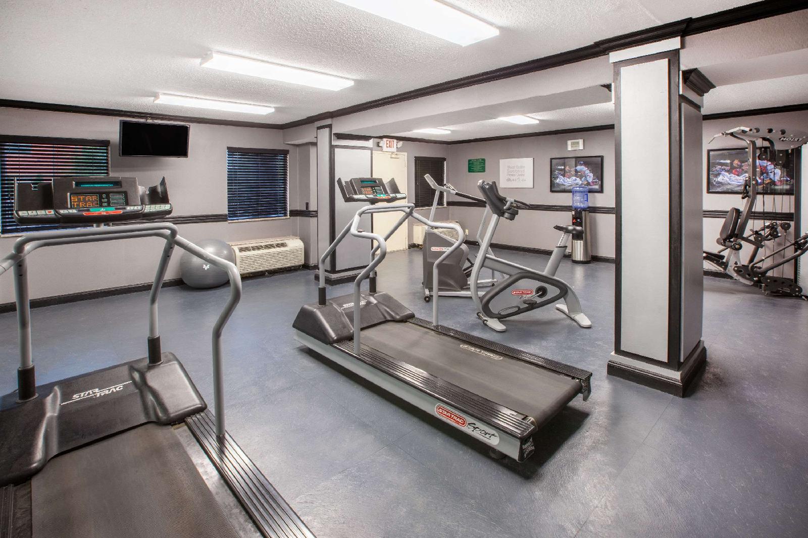 Baymont Inn & Suites Canton