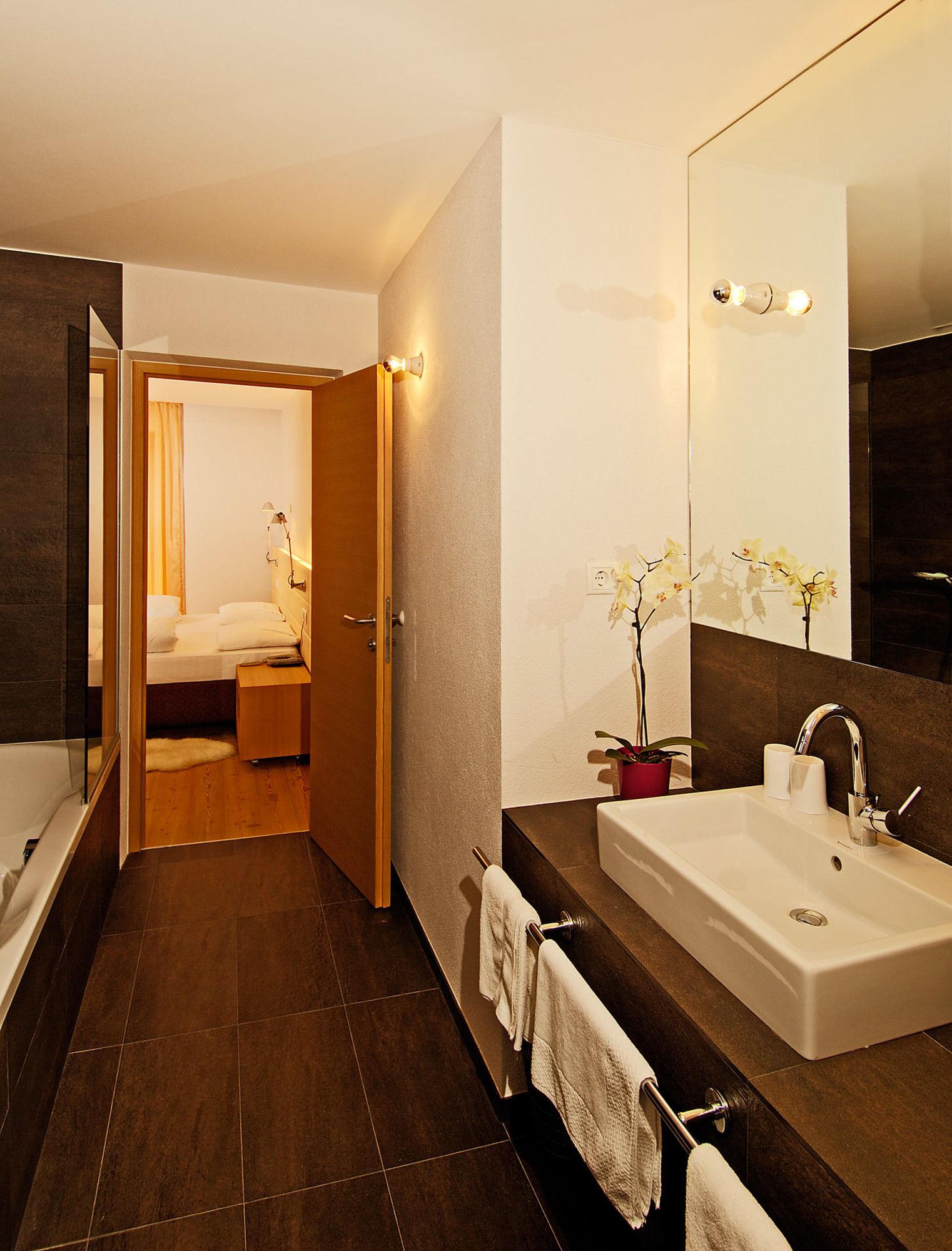 Alphotel Stocker