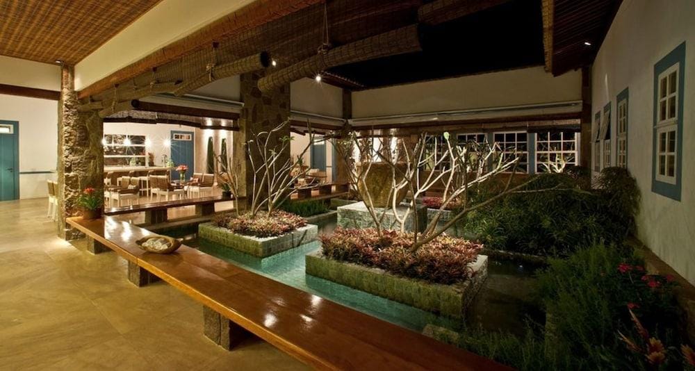 Lake Villas Charm
