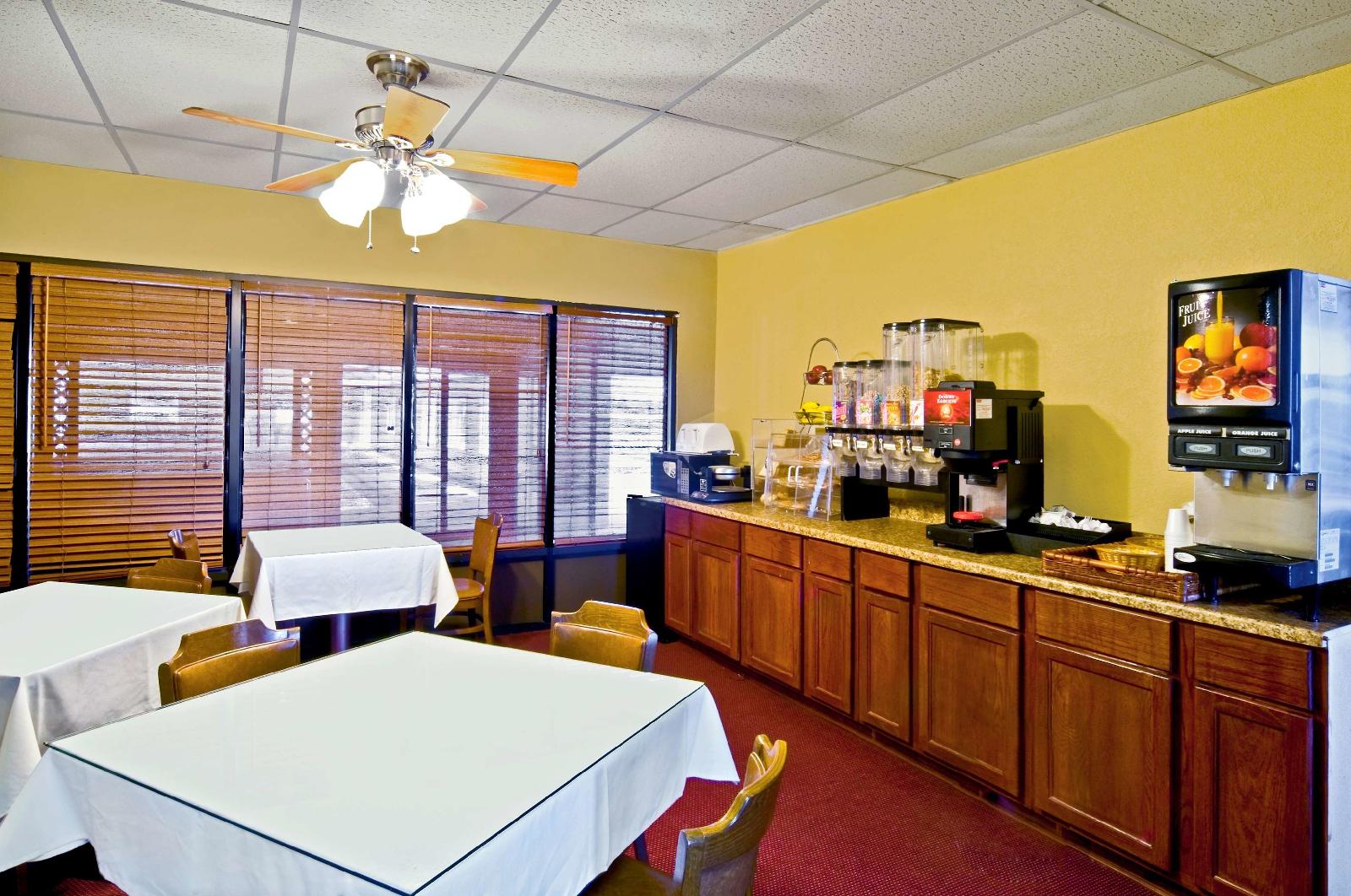Americas Best Value Inn & Suites - Hesston