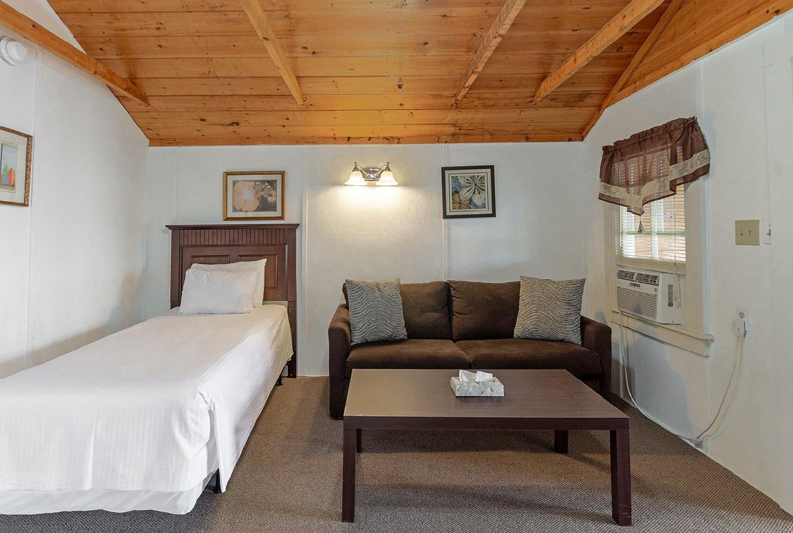 Half Moon Motel & Cottages
