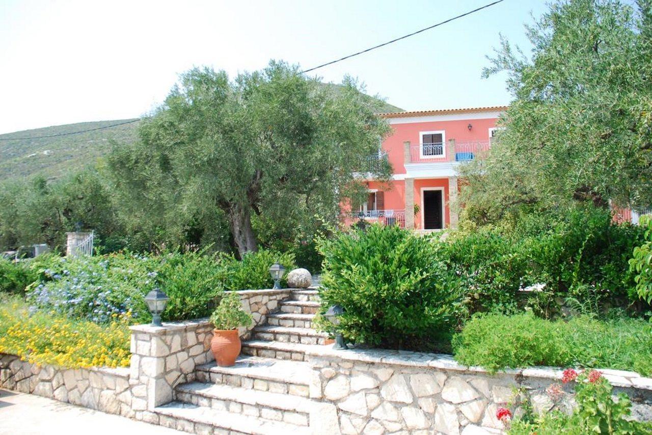 Anatoli Labreon Guesthouse - Apartments