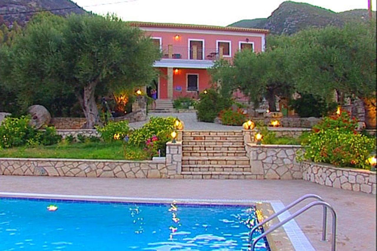 Anatoli Labreon Guesthouse - Apartments