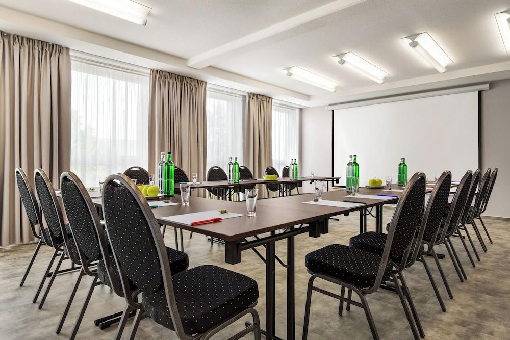 Ramada by Wyndham Halle - Leipzig