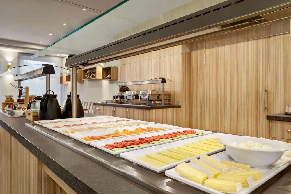 Ramada by Wyndham Halle - Leipzig