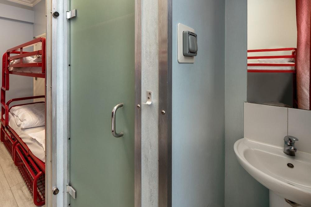 Astor Victoria Hostel