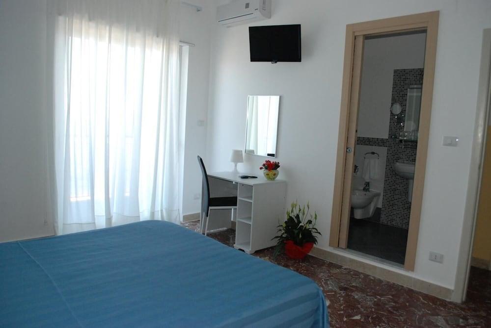 Maniel Beach Hotel