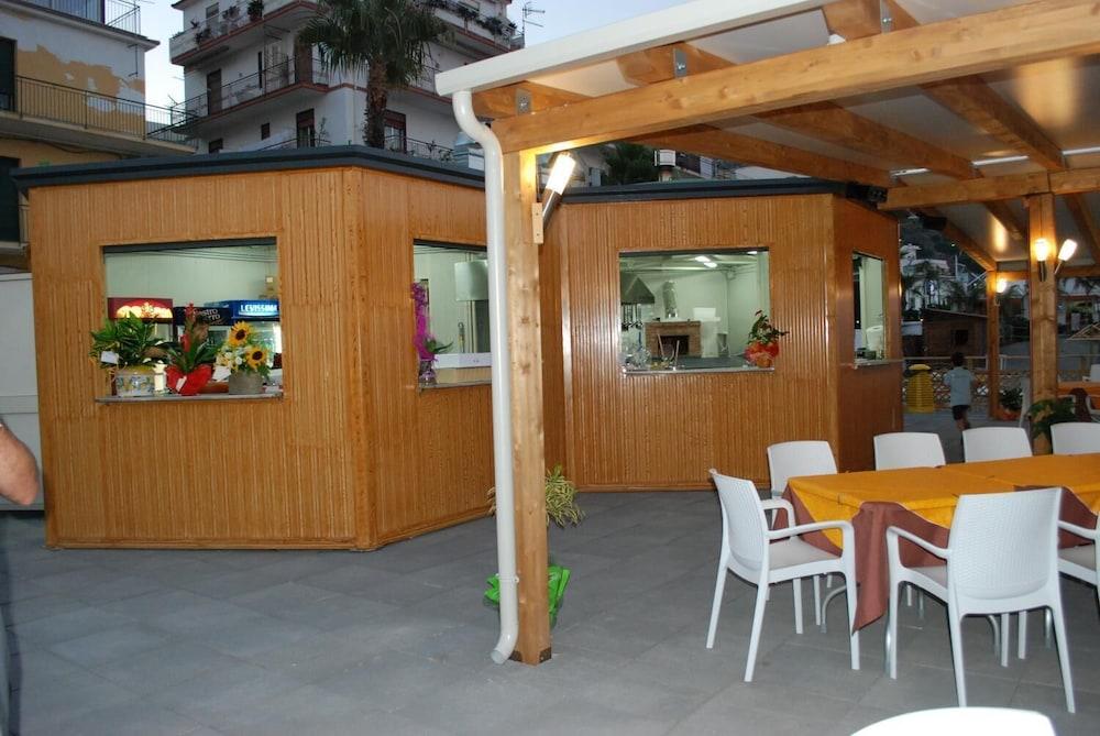 Maniel Beach Hotel
