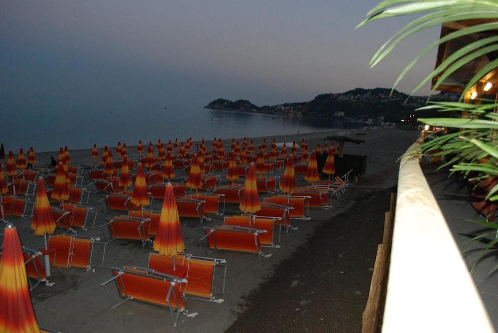Maniel Beach Hotel