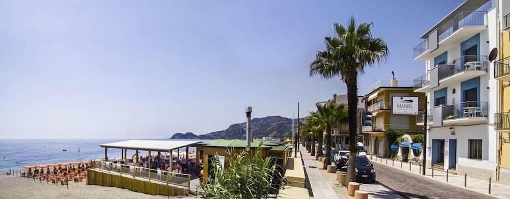 Maniel Beach Hotel