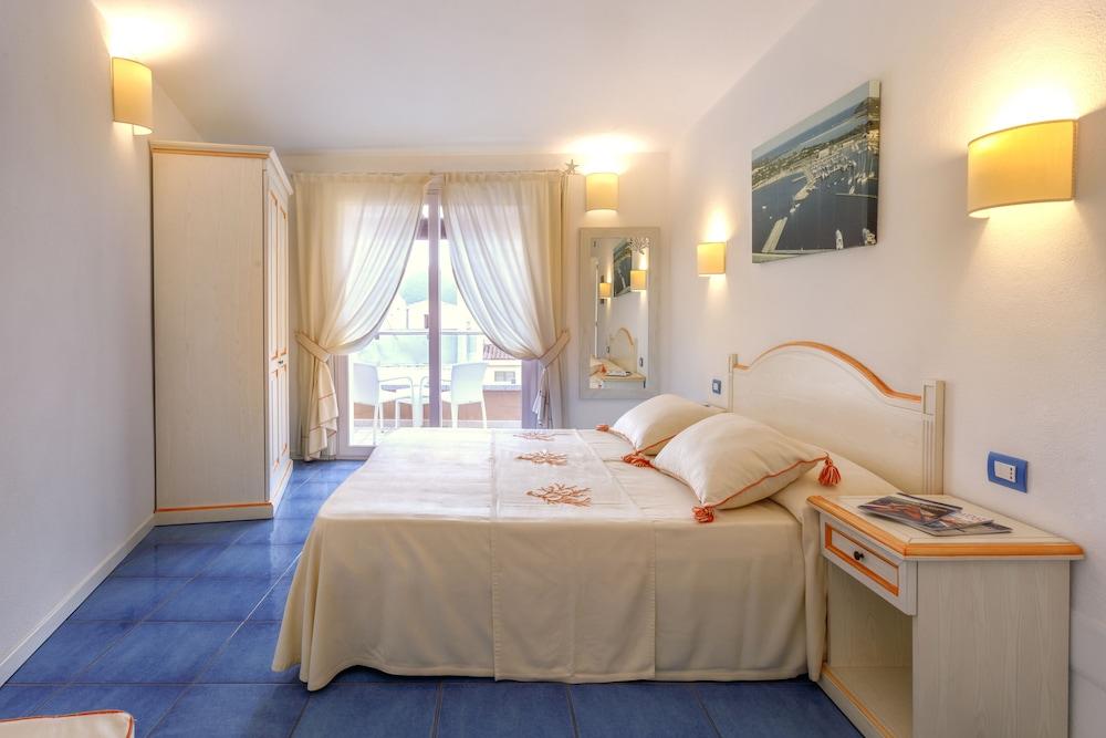 Janas Hotel