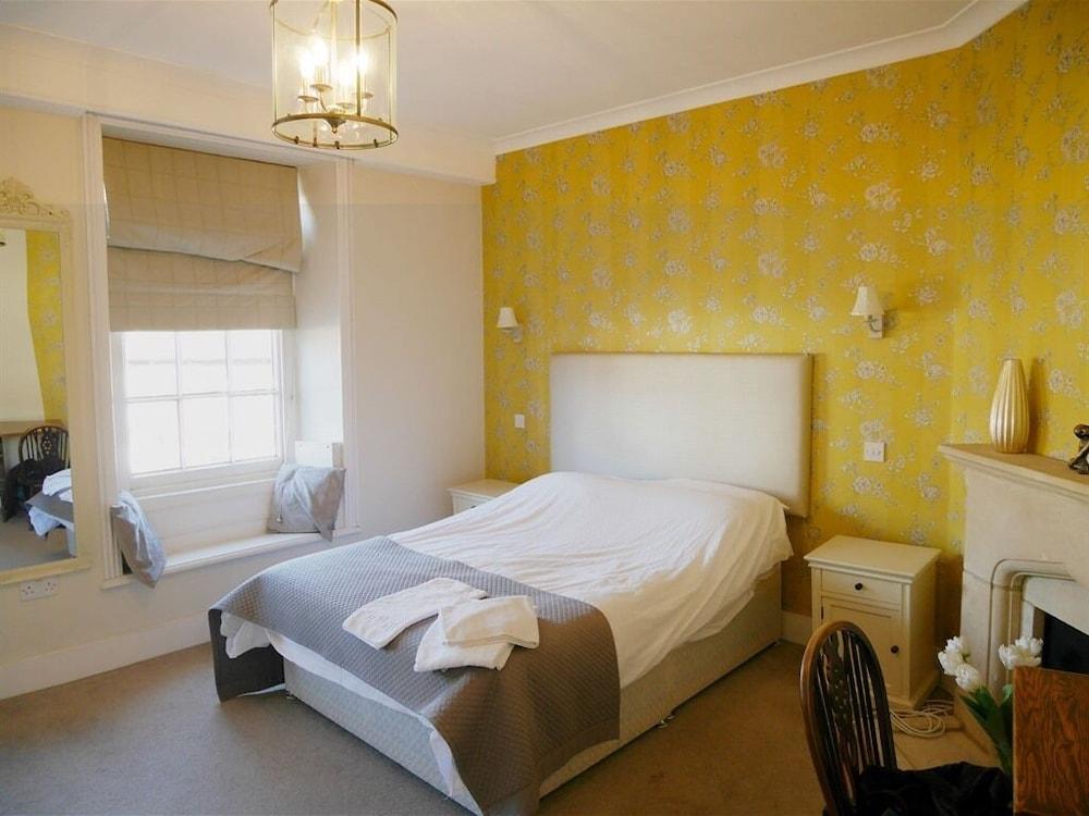 The Saracens Head Hotel