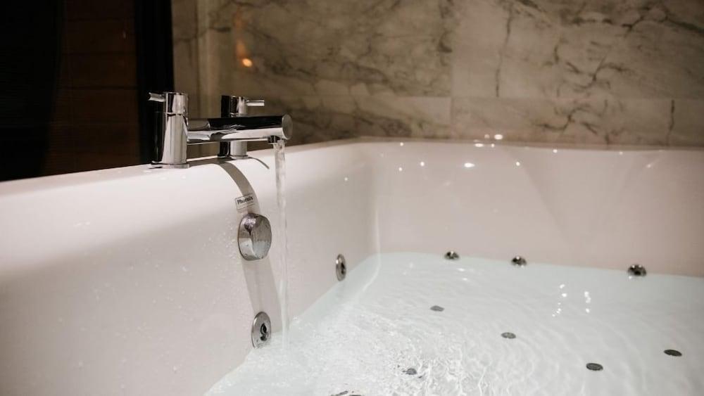 Bartle Hall Country Hotel & Restaurant