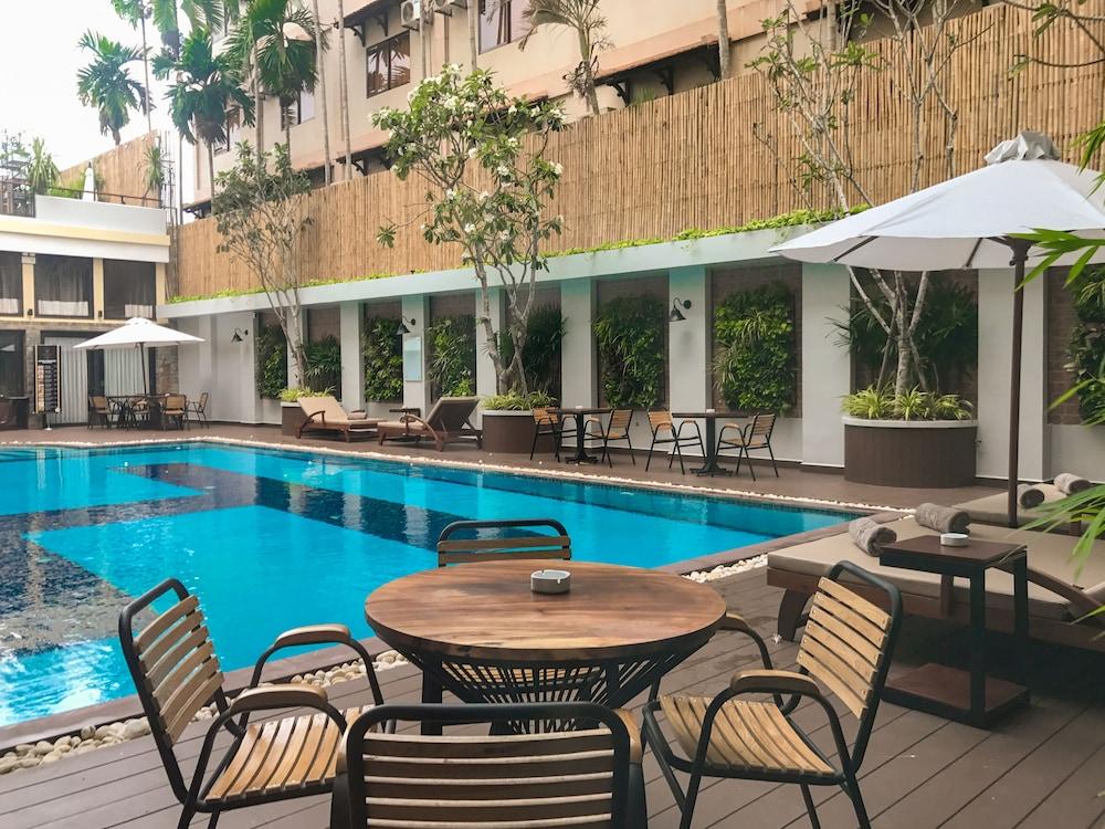 Treasure Oasis Hotel