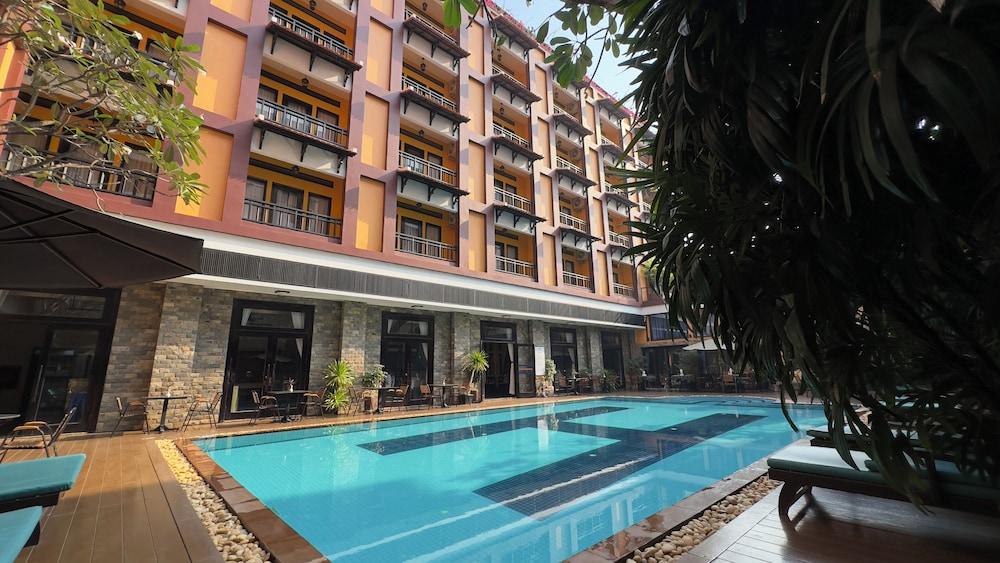 Treasure Oasis Hotel