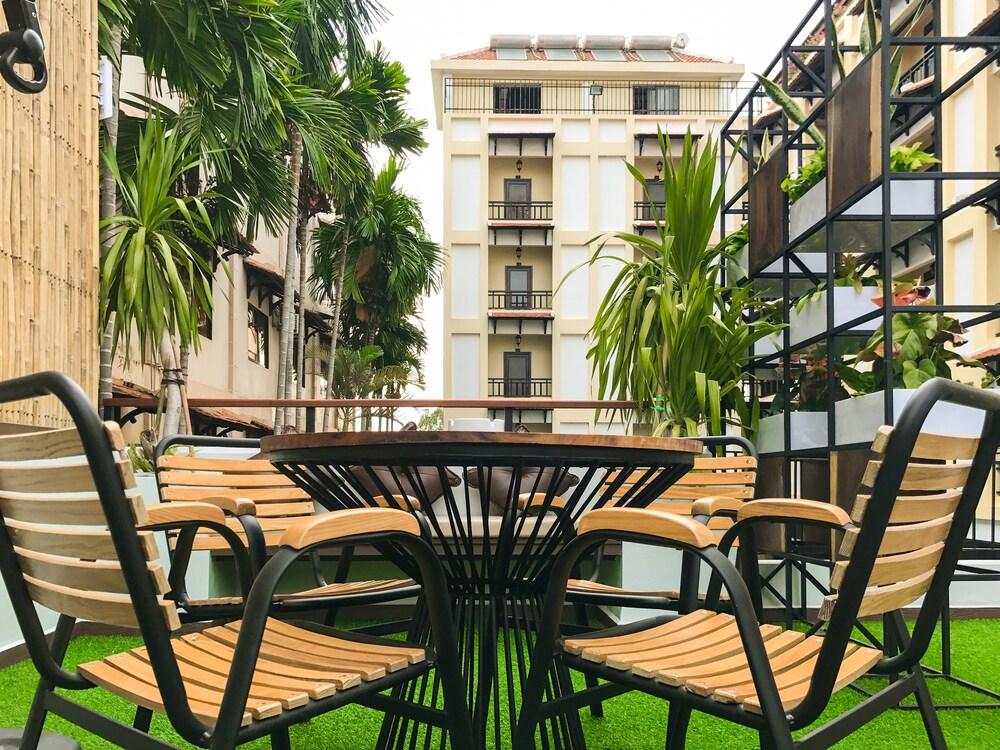 Treasure Oasis Hotel