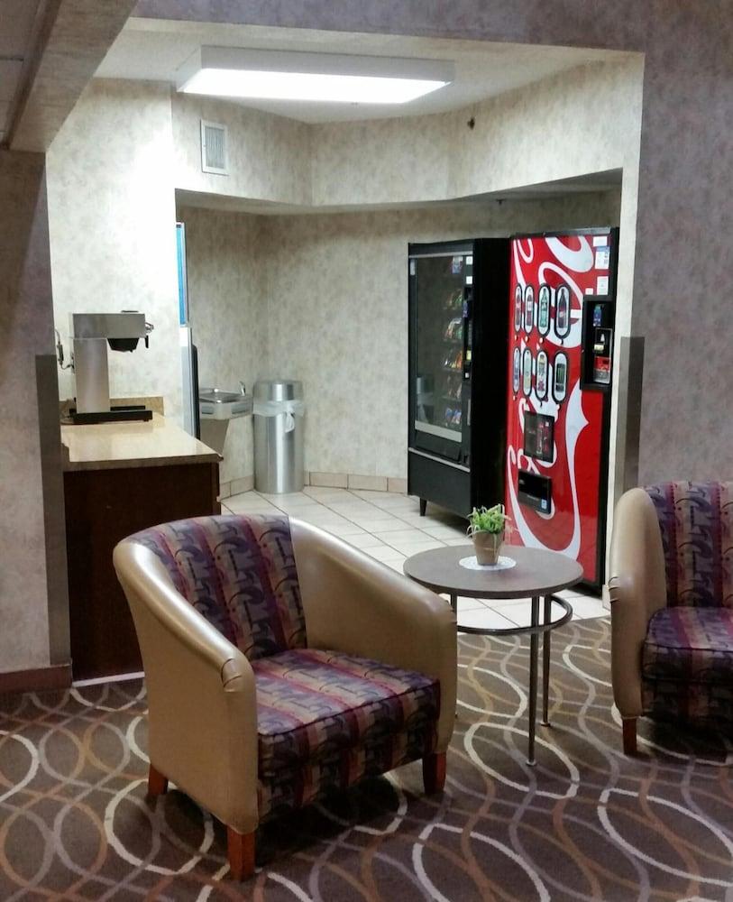Plano Inn & Suites