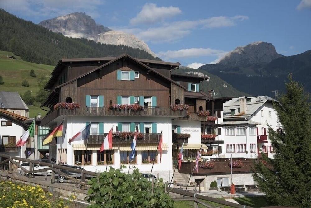 Sport Hotel Enrosadira