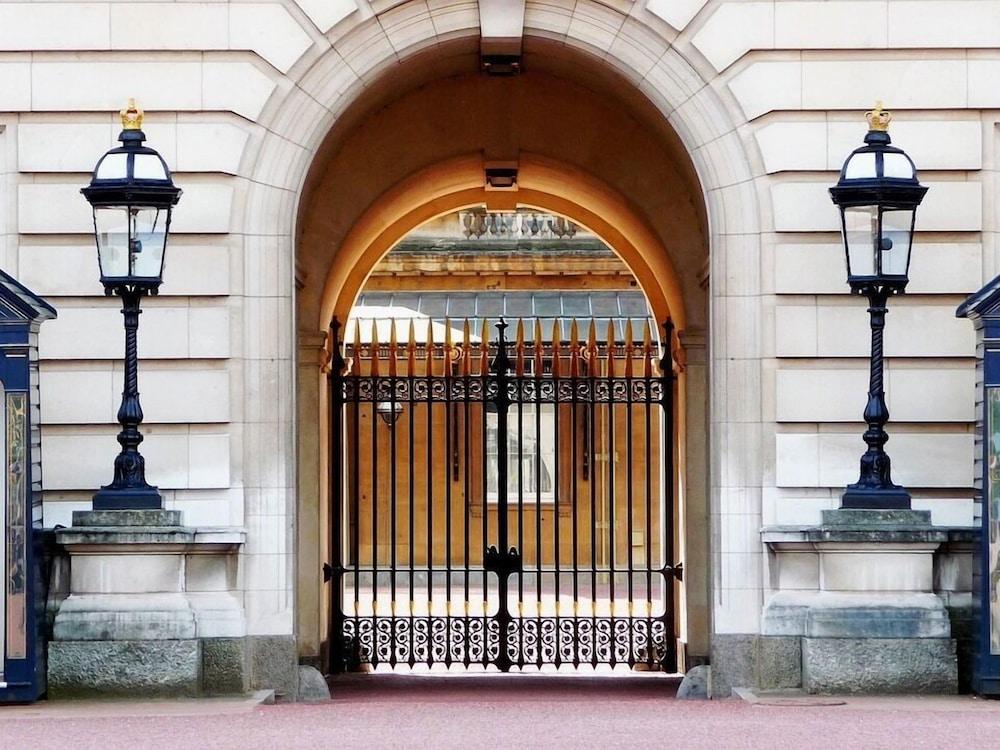 London Queens Apartments