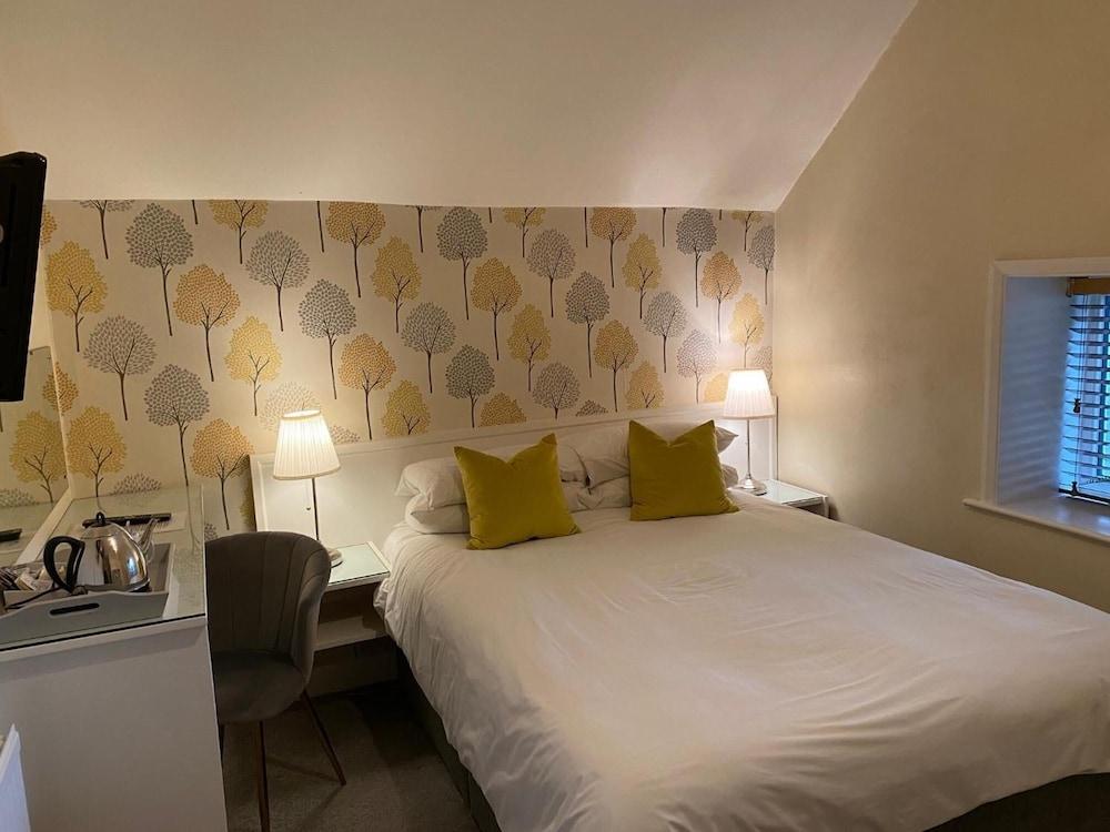 Manor Court Hotel